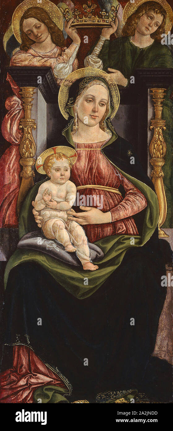 Madonna col Bambino in trono con due angeli che reggono una corona, 1505/15, attribuita a Ciampanti Ansano, Italiano, 1474-1532/1535, Italia, Tempera su pannello, 107,8 x 46,5 cm (42 3/8 x 18 5/16 in Foto Stock