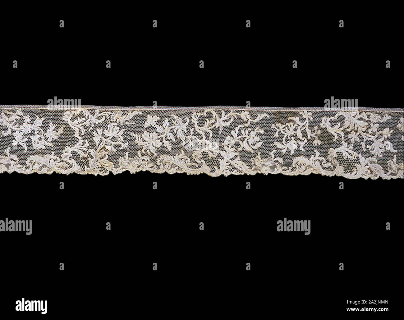 La balza (utilizzato come Quilling), 1760s, Italia, Burano, Italia, biancheria, Merletto ad Ago di Burano, una: 808.4 x 11.2 cm (318 1/4 x 4 3/8 in Foto Stock