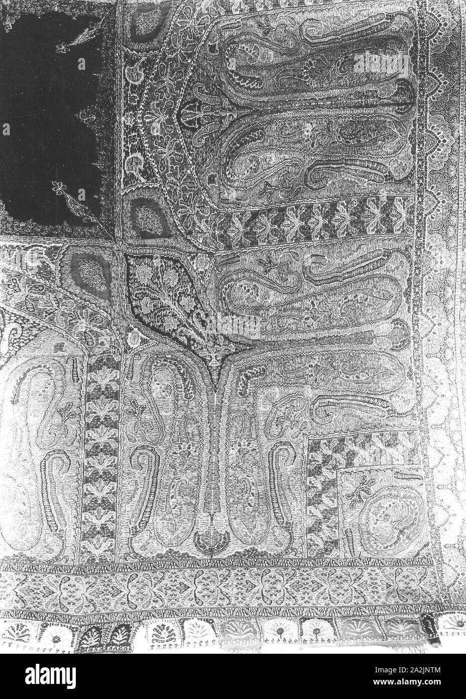 Scialle, c. 1840, India, India, interconnettendo saia, ricamati, perforato, 190 x 173 cm (74 3/4 x 68 1/2 in Foto Stock