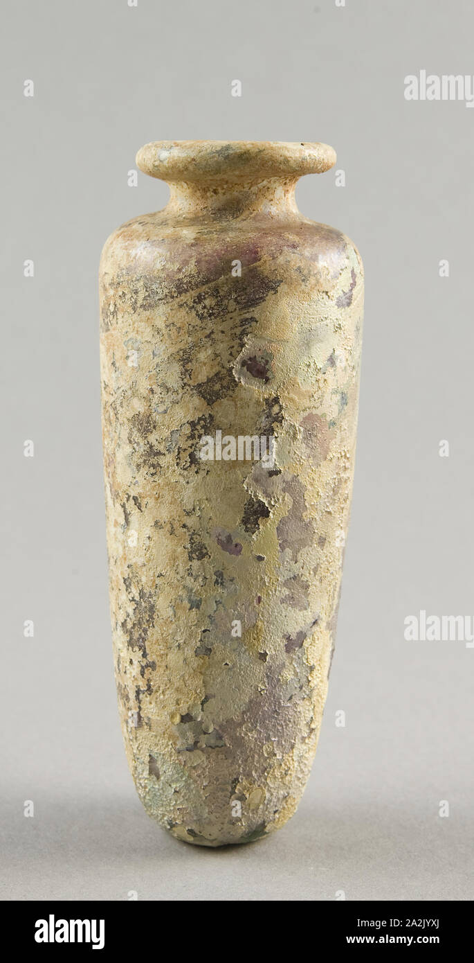 Bottiglia, i secolo D.C., Mediterraneo antico, Regione Mediterranea, Vetro soffiato tecnica, H. 11.1 cm (4 3/8 in.), diam. 4.4 (1 3/4 Foto Stock