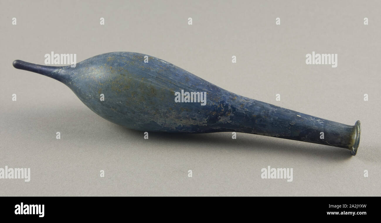 Bottiglia, 1a/II secolo D.C., Mediterraneo antico, Regione Mediterranea, Vetro soffiato tecnica, H. 21,6 cm (8 1/2 in.), diam. 4.4 cm (1 3/4 Foto Stock