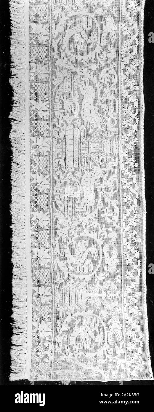Bordo per altare panno, del XVII secolo, l'Italia, 43,3 x 354.7 cm (17 x 139 5/8 in Foto Stock