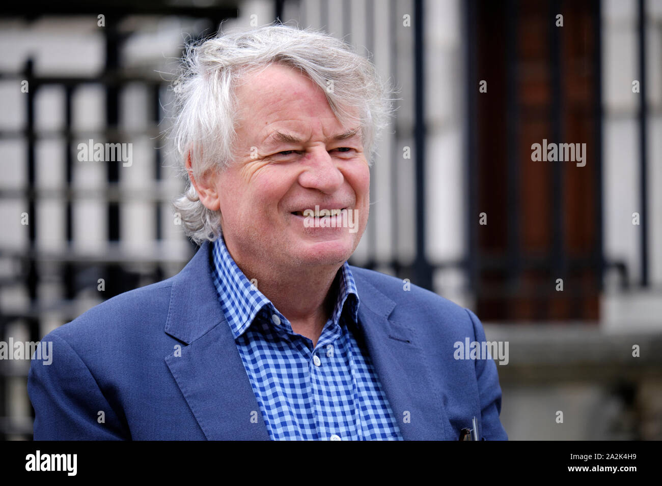 Les Allamby, in Irlanda del Nord la commissione per i Diritti Umani (NIHRC) commissario capo, al di fuori del Belfast Alta Corte a seguito di legge sull aborto pregiudiziale Foto Stock