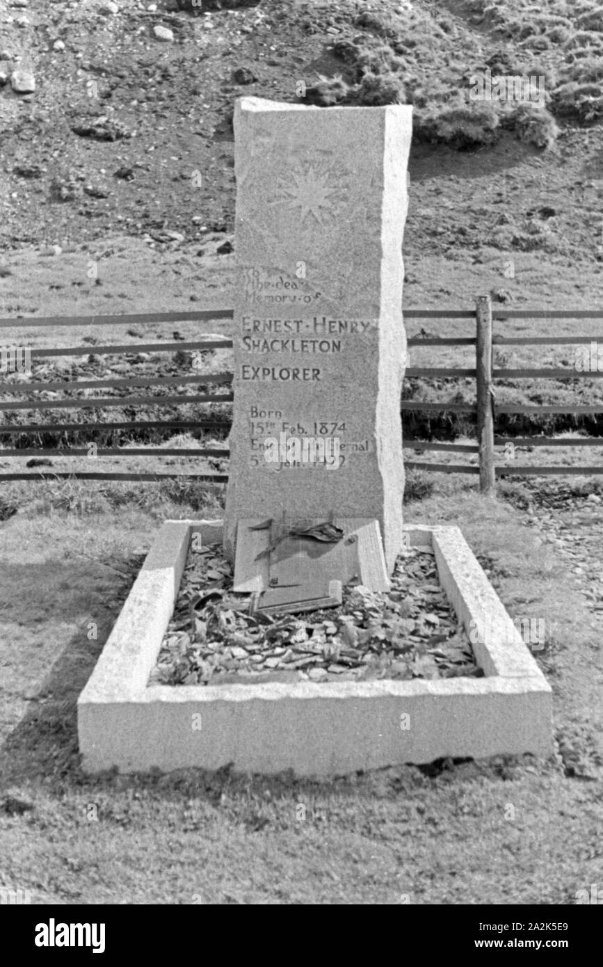 Grab des britischen Antarktisforschers Henry Ernest Shackleton di Grytviken in Südgeorgien in der Antarktis, 1930er Jahre. Tomba di Britisch antartide explorer Henry Ernest Shackleton a Grytviken, Georgia del Sud, 1930s. Foto Stock