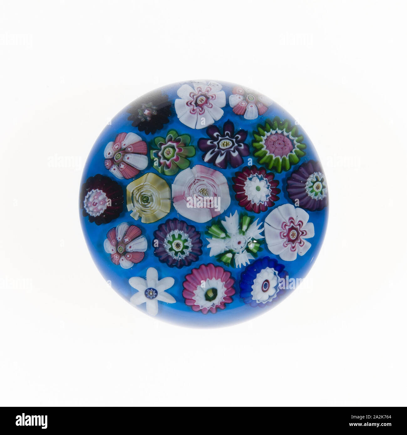 Fermacarte, secolo XIX, Clichy, Francia, 1837-1885, Clichy, vetro, Diam. 6,8 cm (2 3/16 in Foto Stock