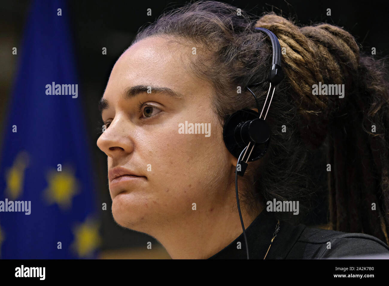 Bruxelles, Belgio. Il 3 ottobre 2019. Carola Rackete, Tedesco il capitano del peschereccio rscue Sea-Watch 3, gli indirizzi di un Parlamento europeo Comitato audizione pubblica sulla situazione della ricerca e salvataggio nel Mediterraneo in vista degli sviluppi più recenti e il quadro giuridico. Credito: ALEXANDROS MICHAILIDIS/Alamy Live News Foto Stock