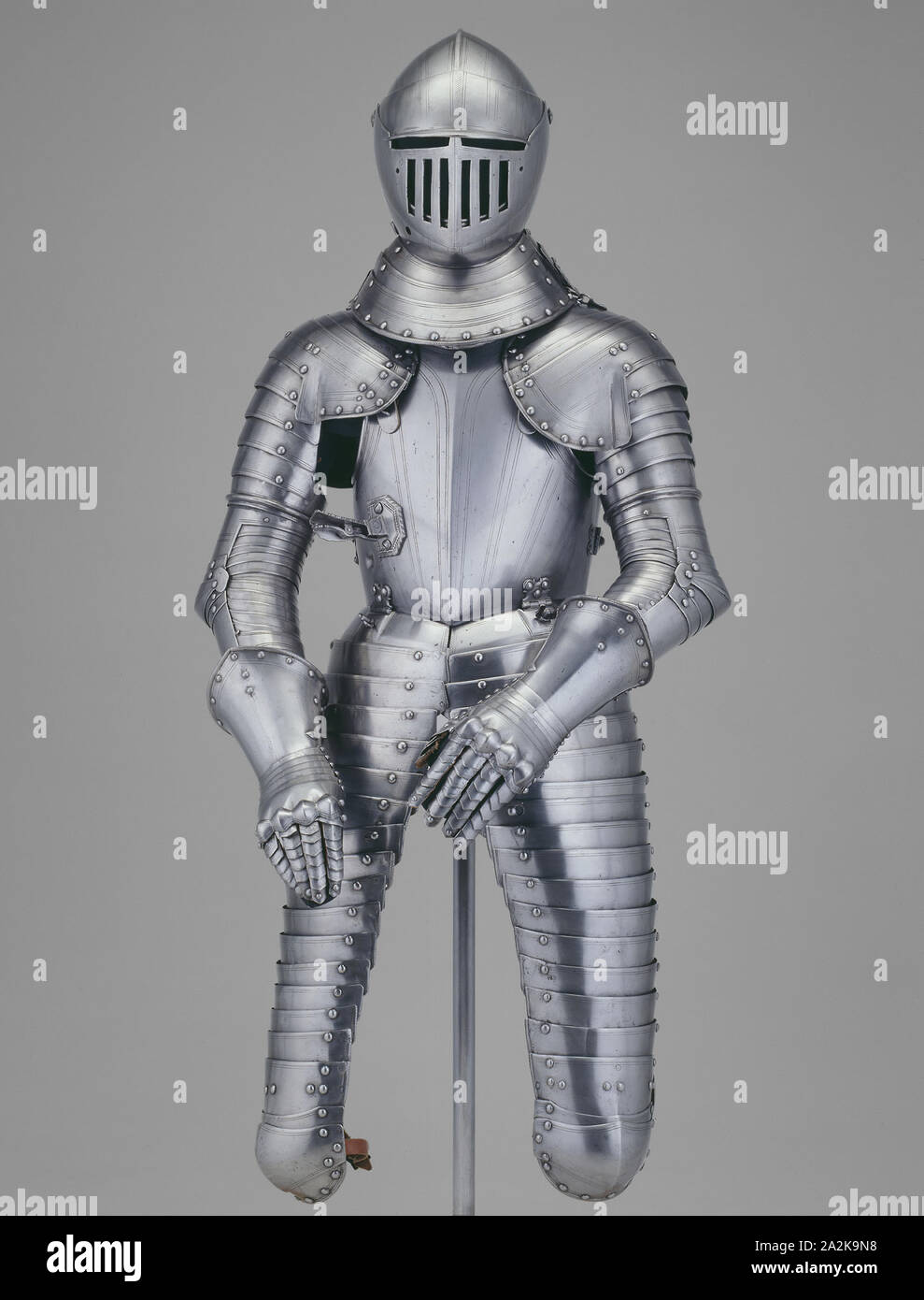 Armor per pesanti Calvario (Cuirassier), circa 1610, Italiano, Milano, Milano, acciaio e pelle, H. 127 cm (50 Foto Stock