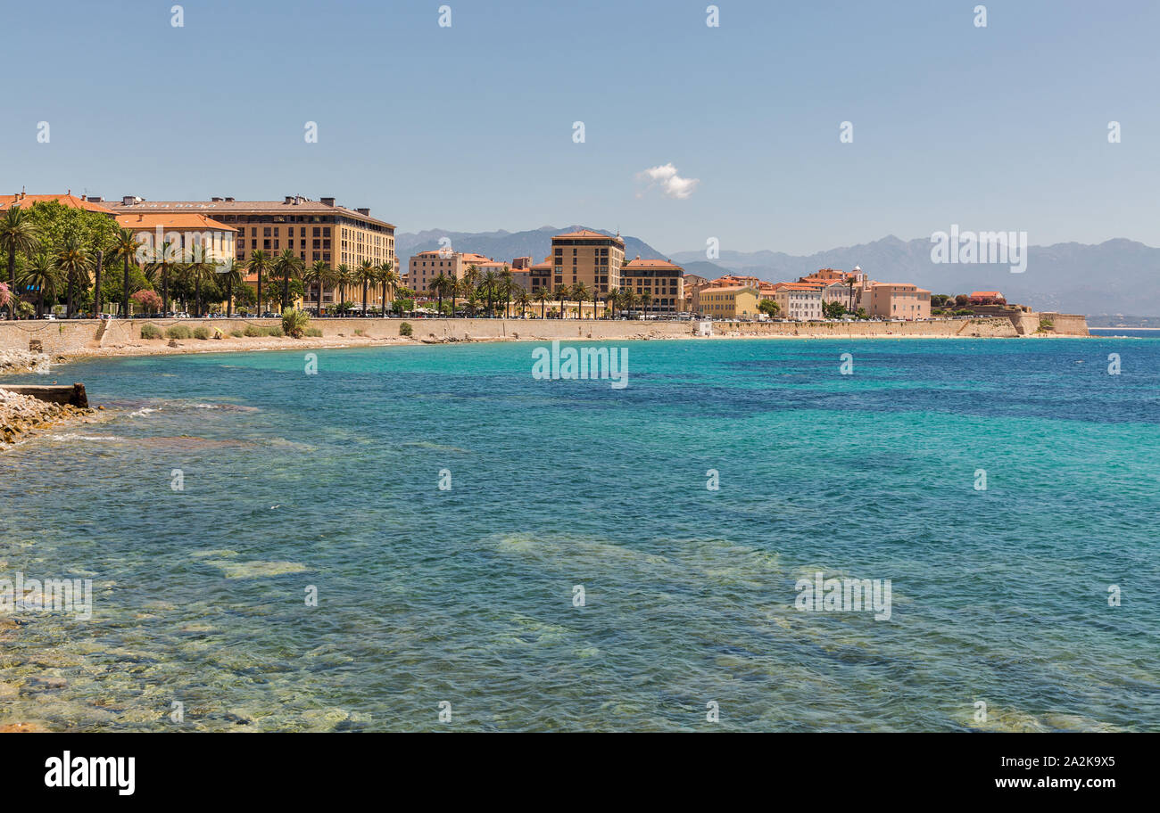 Ajaccio spiaggia cityscape con Boulevard Pascal Rossini. La Corsica, Francia. Foto Stock