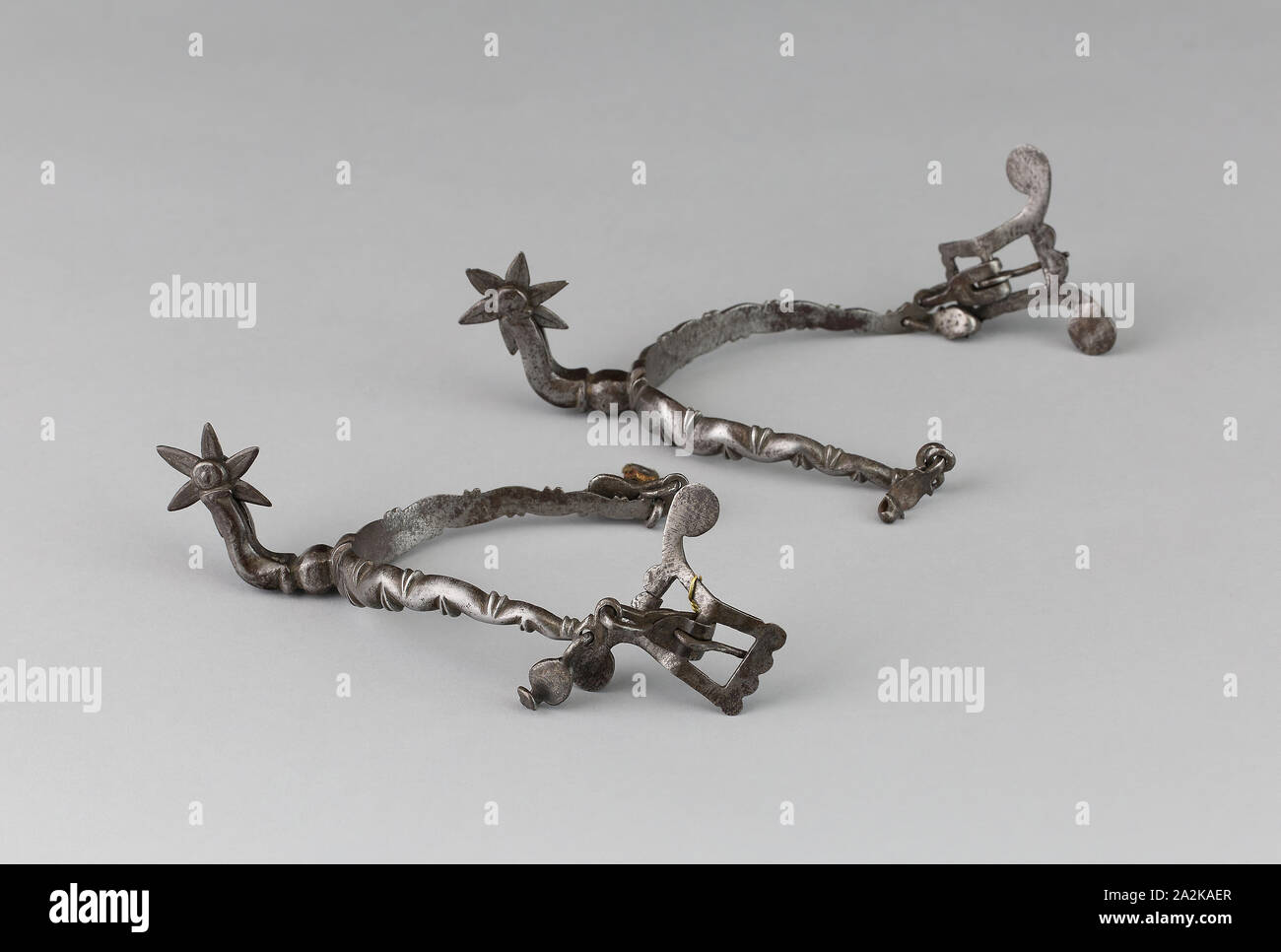 Coppia di speroni, c. 1630, Europa occidentale, Europa, ferro, L. 12,7 cm (5 in.), W. 8,9 cm (3 1/2 in Foto Stock