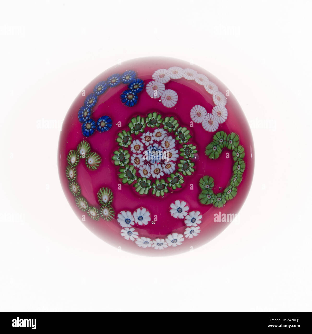 Fermacarte, c. 1845/60, Clichy, Francia, 1837-1885, Francia, vetro, Diam. 6.7 cm (2 5/8 Foto Stock