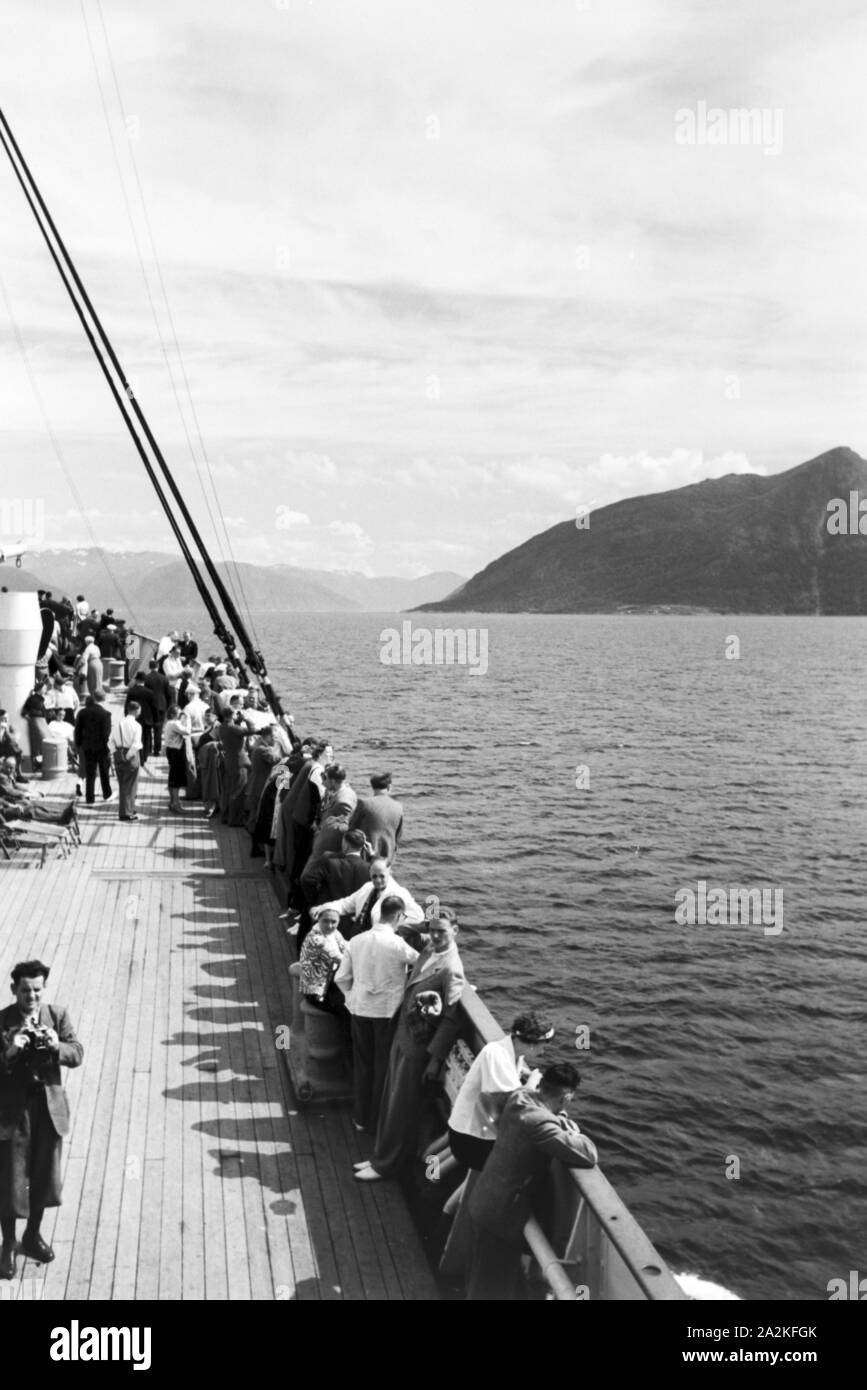 Eine Kreuzfahrt nach Norwegen; Deutsches Reich 1930er Jahre. Una crociera in Norvegia, Germania 1930s. Foto Stock