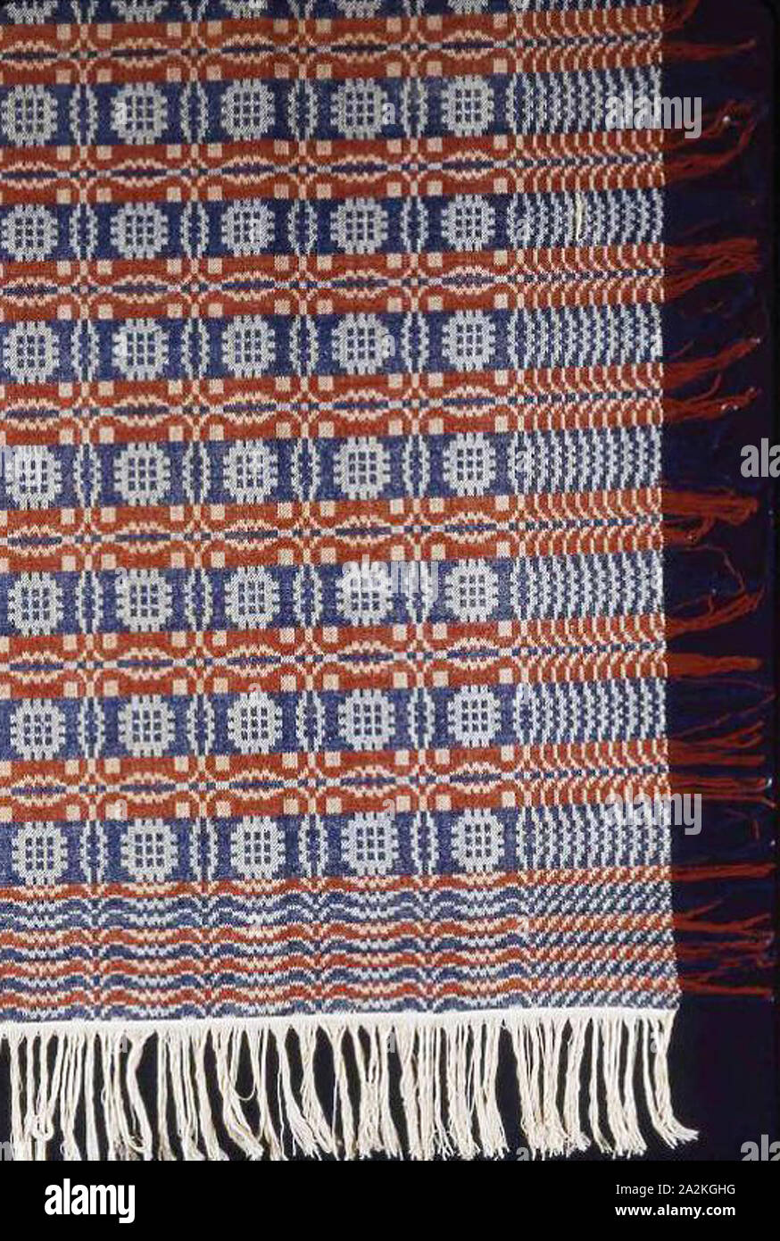 Coverlet, 1825/30, Stati Uniti, cotone e lana, 3:1 twill e 3:1 saia rotta damasco si intrecciano con il filo di ordito principale e la massa estesa trama fringe, due altezze di telaio uniti, 243,8 x 131 cm (96 x 91 1/4 in Foto Stock