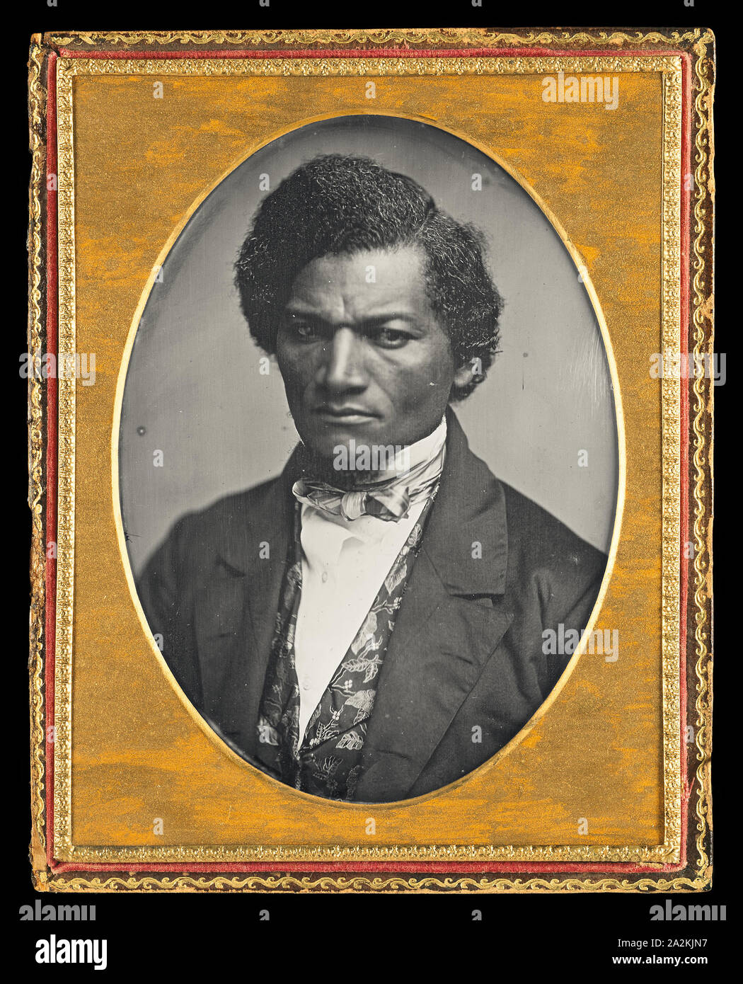 Frederick Douglass, 1847/52, Samuel J. Miller, americano, 1822-1888, Stati Uniti, Daguerreotype, 14 × 10,6 cm (5 1/2 x 4 1/8 in., piastra), 12,1 × 8,8 cm (4 3/4 x 3 1/2 in., mat apertura), 15,2 × 12 × 1,4 cm (6 × 4 × 3/4 1/2 in., piastra in caso chiuso), 15,2 × 24 × 2 cm (6 × 9 1/2 × 3/4 in., piastra in caso aperto Foto Stock