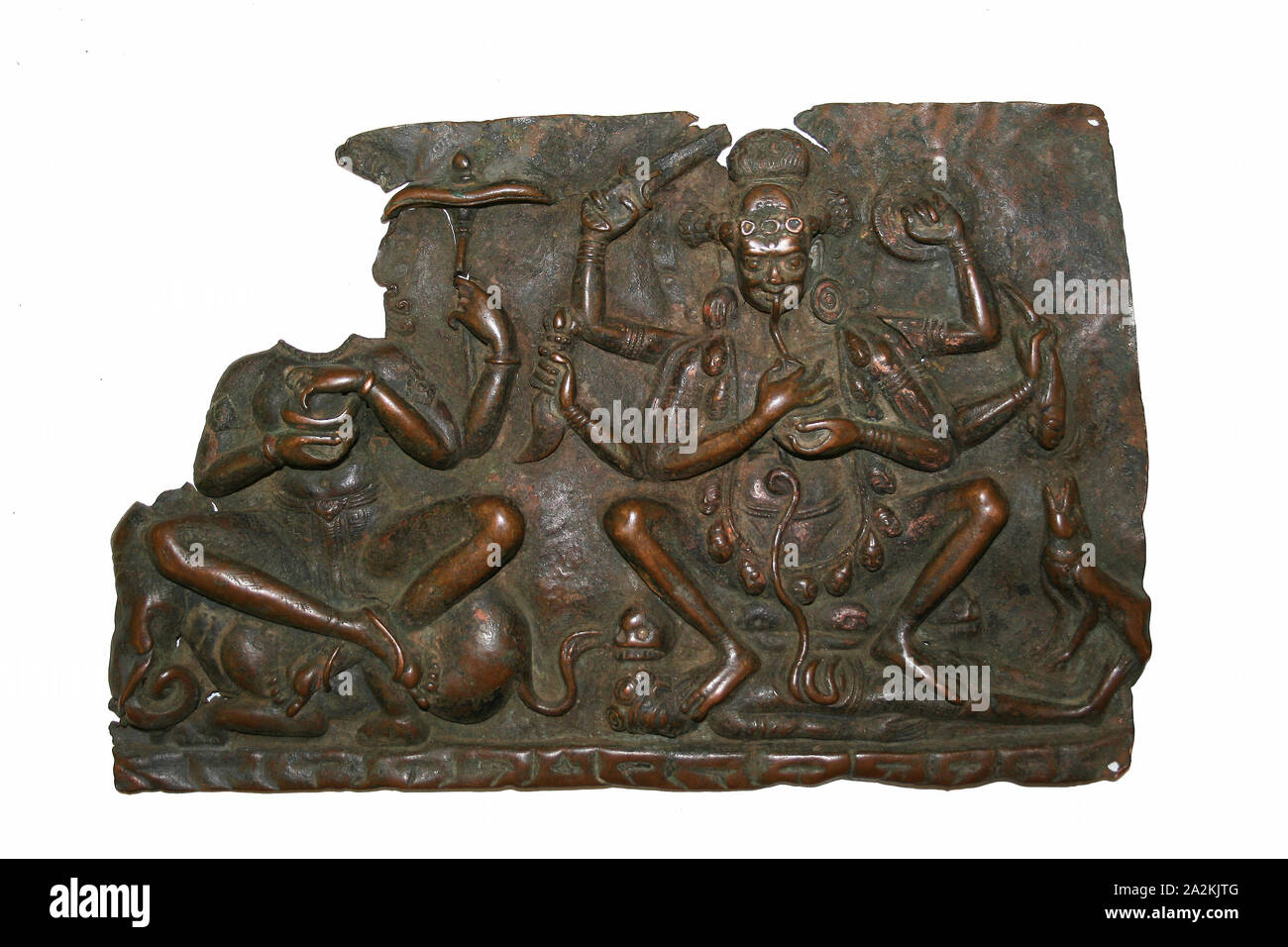 Frammento di Madre Dee Matrika) Pannello con Indrani e Chamunda, 10th/XI secolo, Nepal, Nepal, repoussé in rame, 17,3 x 26,5 x 10,1 cm ( 6 13/16 x 10 7/16 x 3 15/16 in Foto Stock