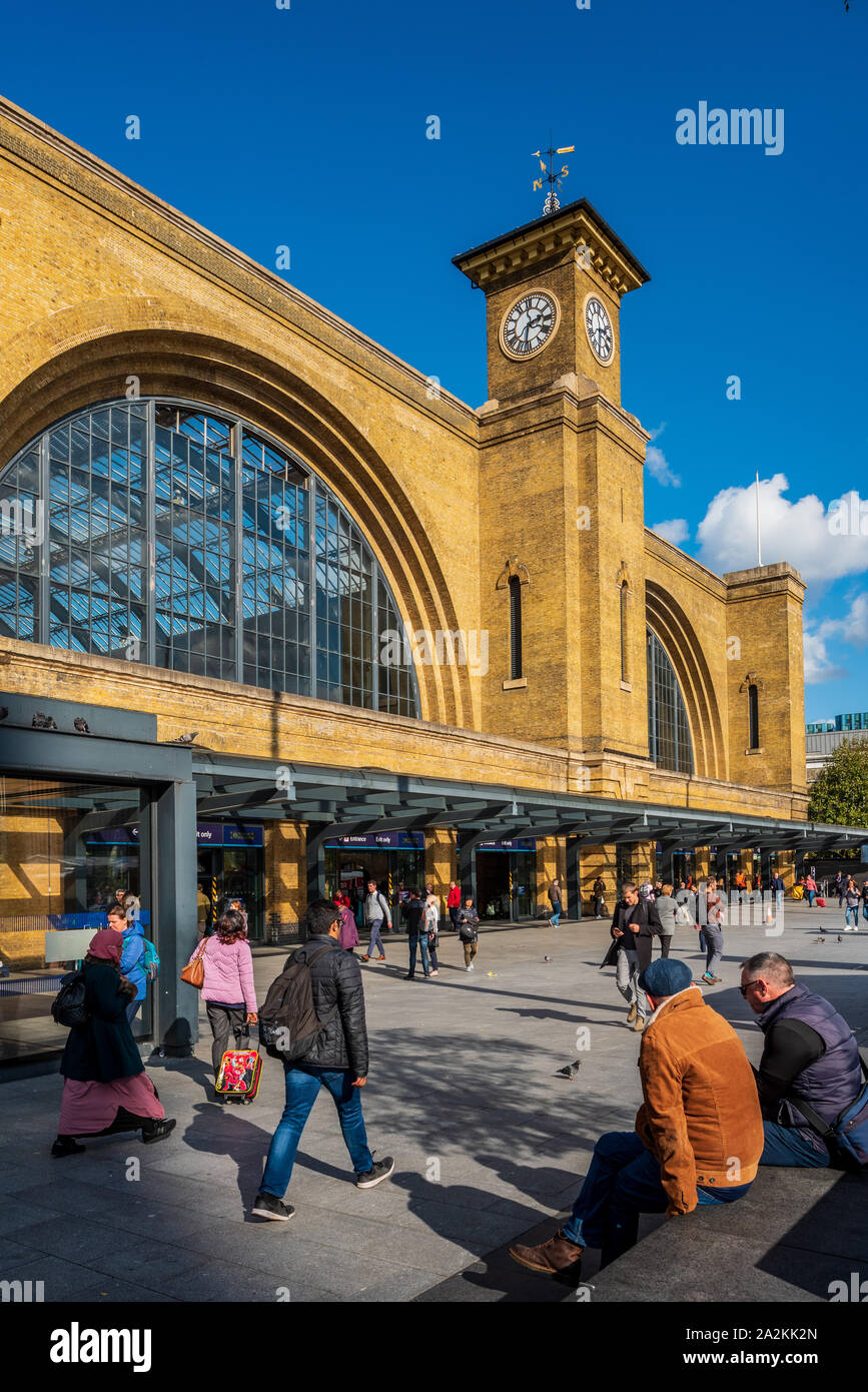 La stazione di Kings Cross London, la parte anteriore del London Kings Cross Station, aperto 1852. Foto Stock