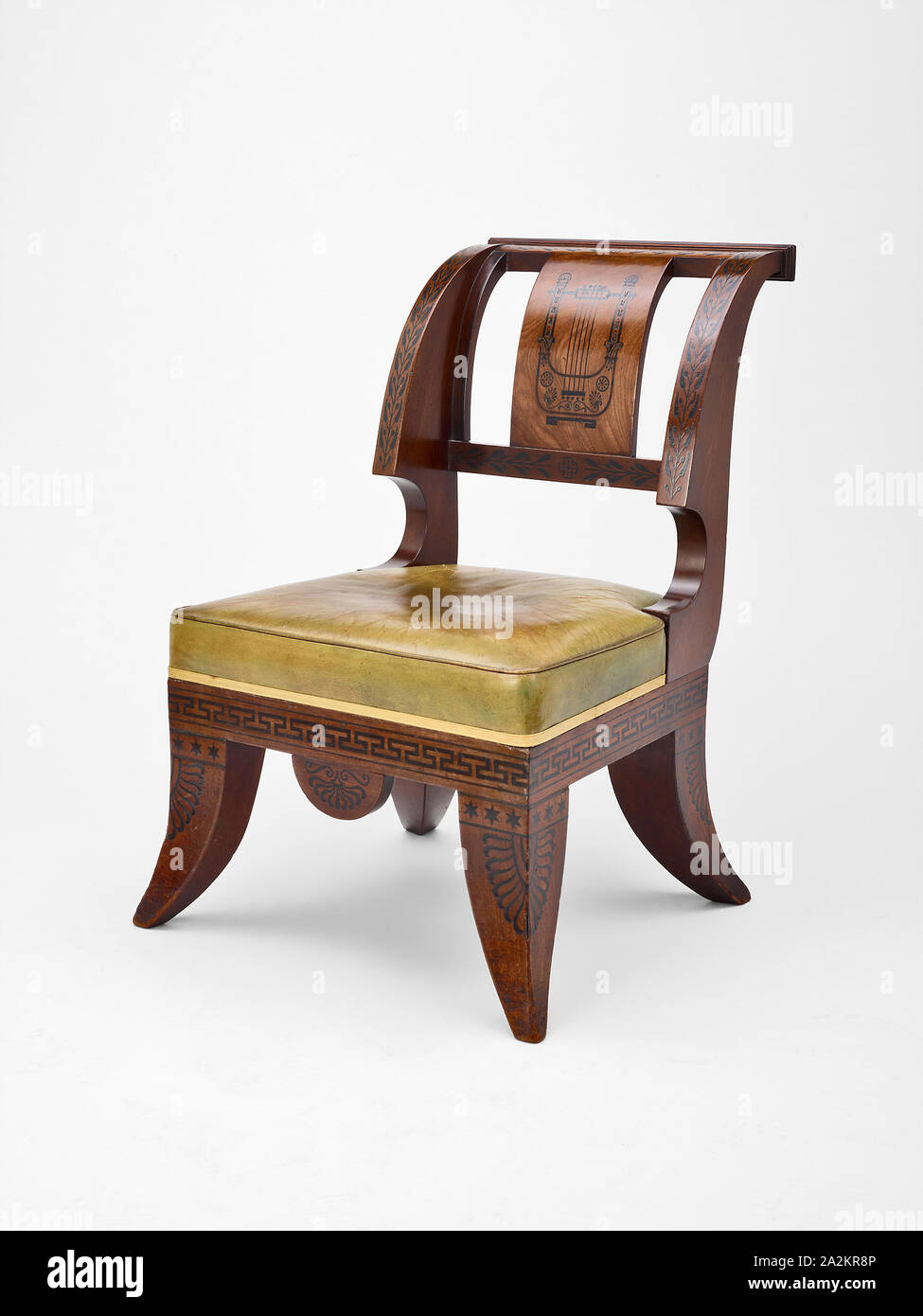 Sedia, 1802/10, dopo un disegno pubblicato da Thomas speranza, inglese, nato in Olanda, 1769-1831, Inghilterra, mogano, ebano, faggio, e tappezzeria in pelle, 87 × 64 × 72 cm (34 1/4 × 25 3/16 × 28 3/8 in Foto Stock