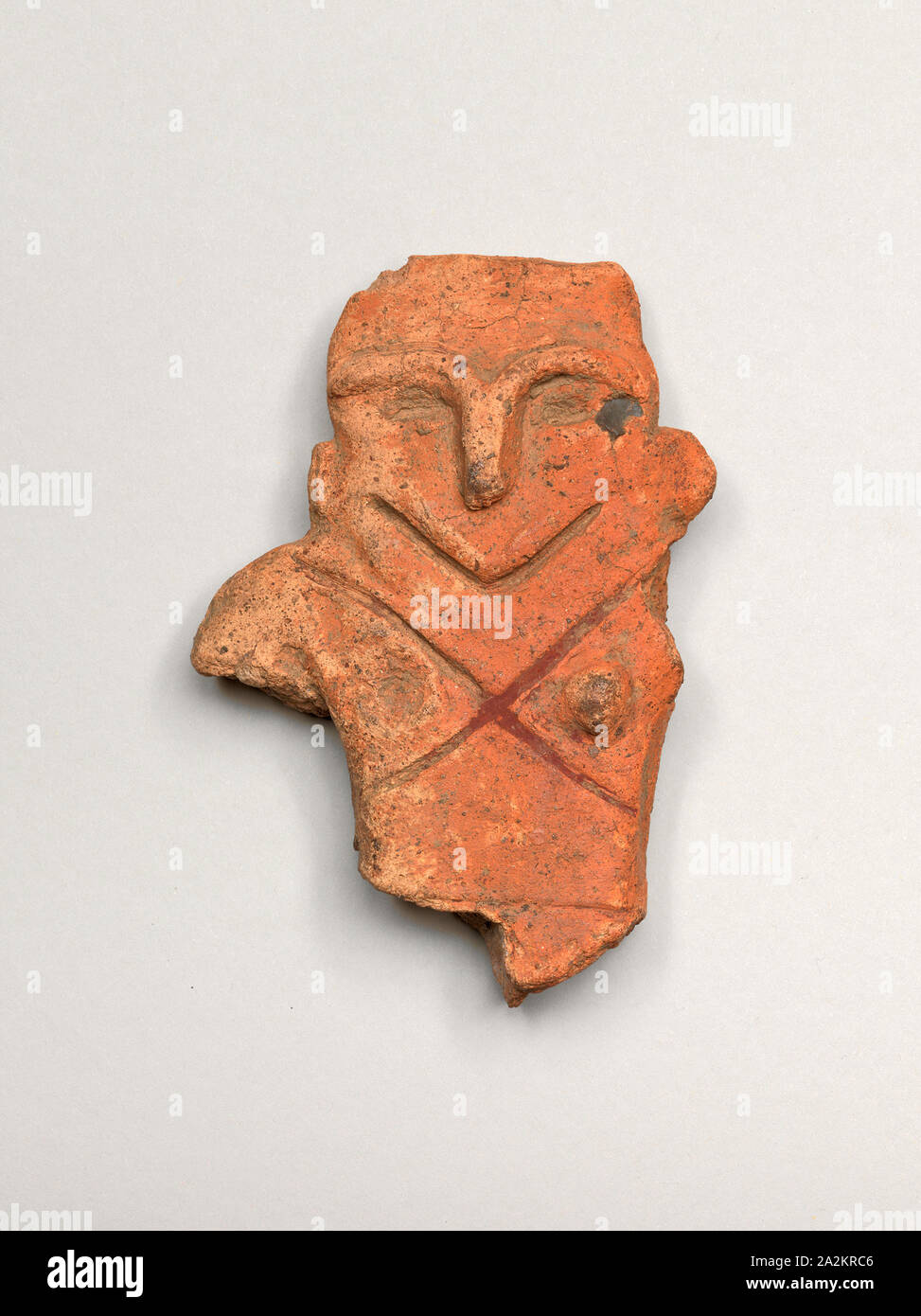 Sorridente statuetta, c. 1000-300 A.C., Giappone, terraglia, H. 11,5 cm (4 1/2 in Foto Stock