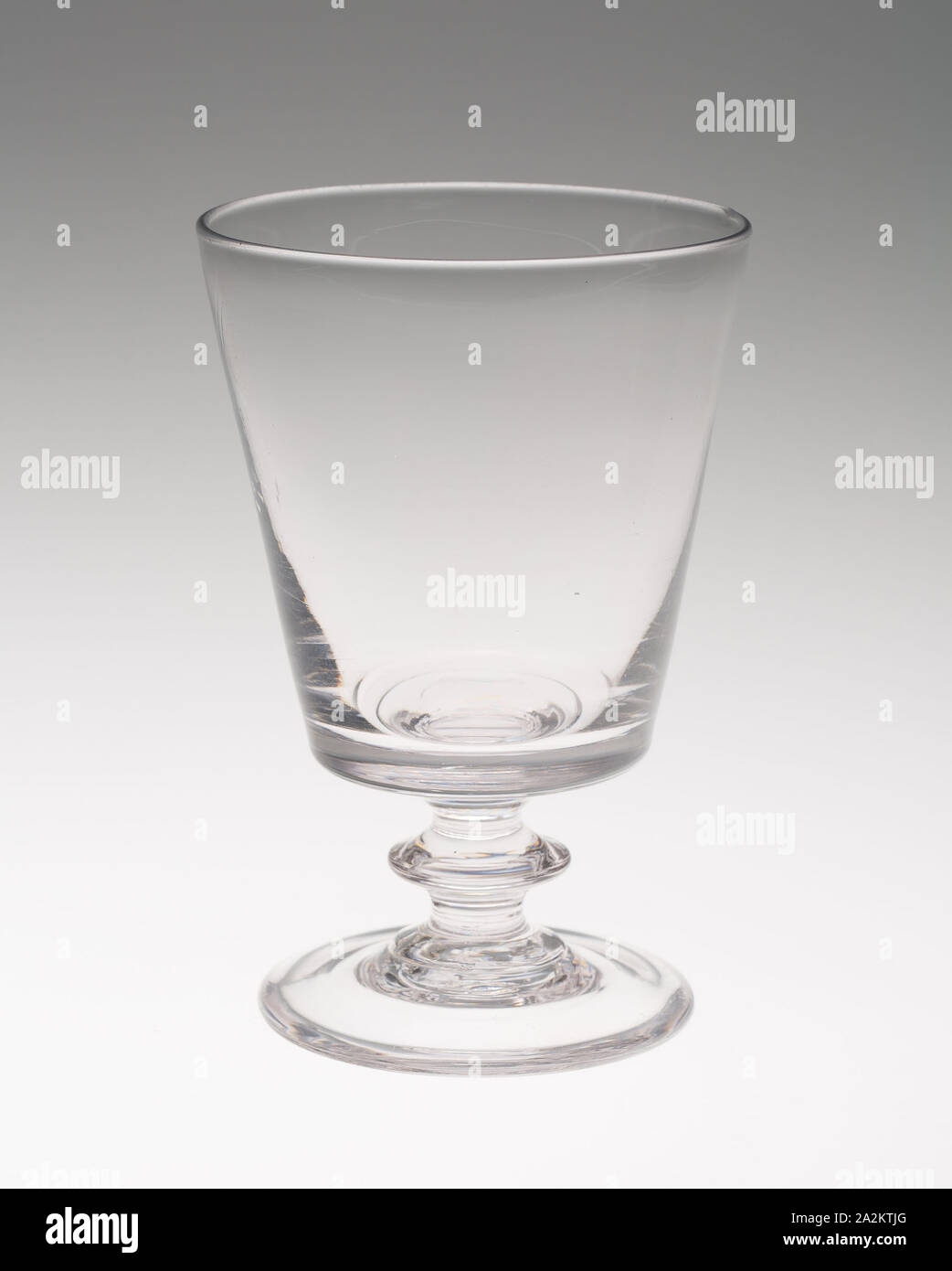 Rummer, c. 1810/20, Inghilterra, vetro, 14,6 cm (5 3/4 in Foto Stock
