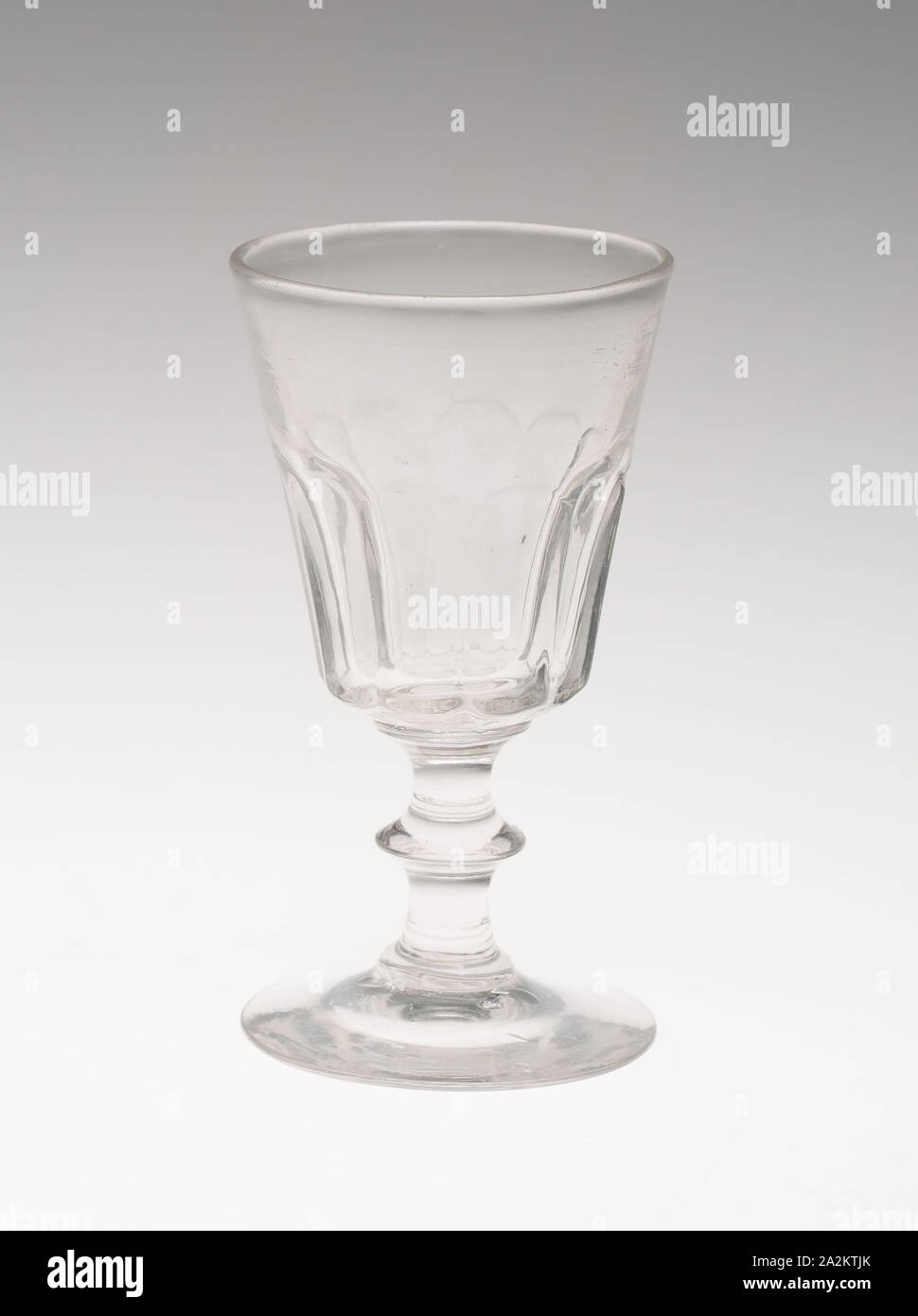 Bicchiere da vino, secolo XIX, Inghilterra, vetro, 10.6 cm (4 3/16 in Foto Stock