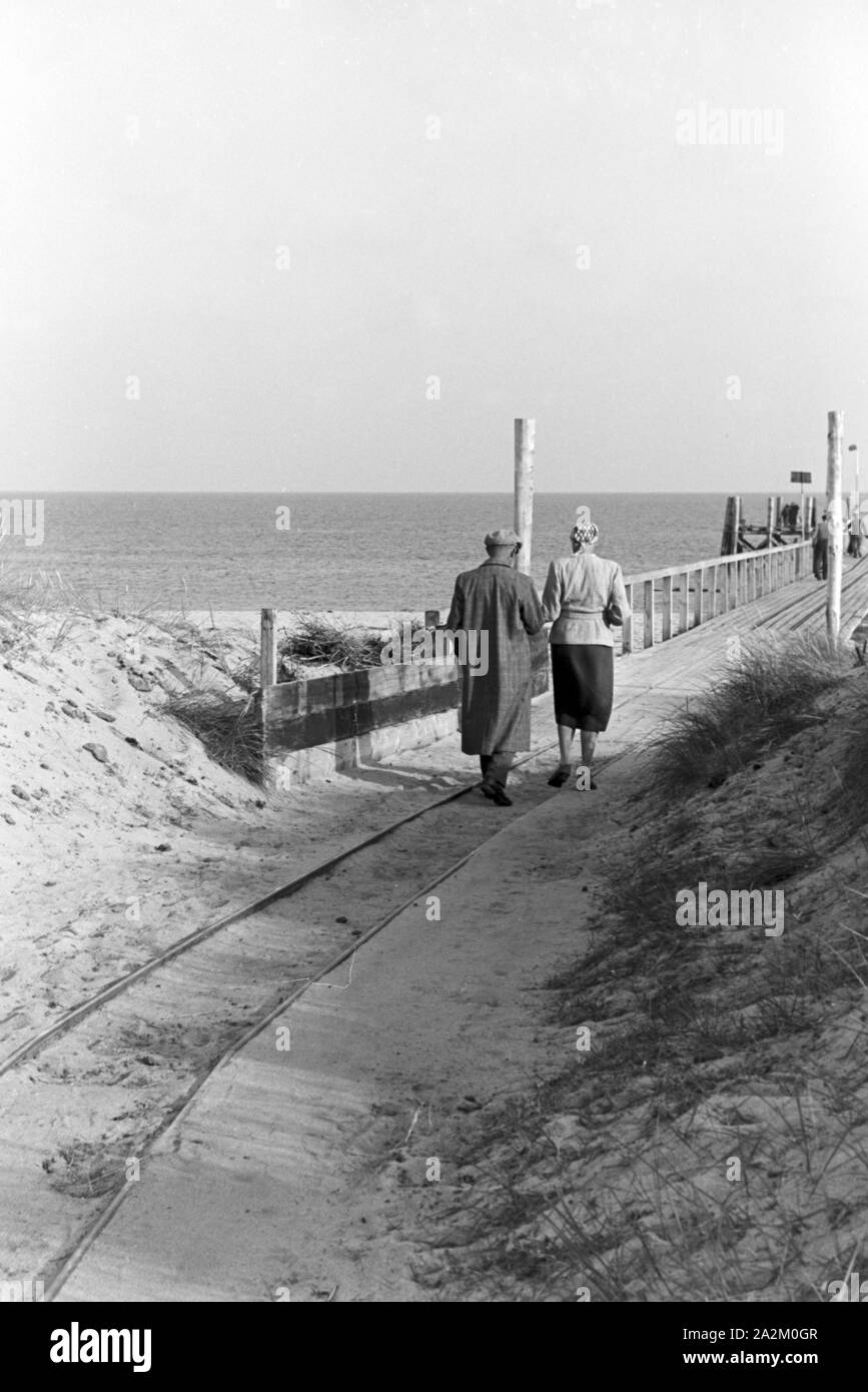 Fischer bei der Arbeit, Deutsches Reich 1930er jahre. I pescatori a lavoro, Germania 1930s. Foto Stock