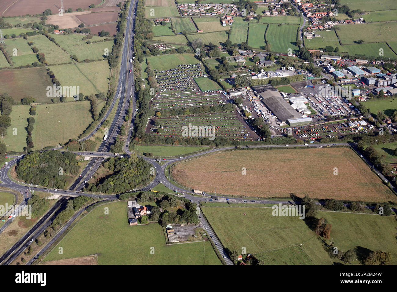 Vista aerea del York Auction Center presso la A64 nodo stradale di A166 e A1079 strade a Murton, York, Regno Unito Foto Stock