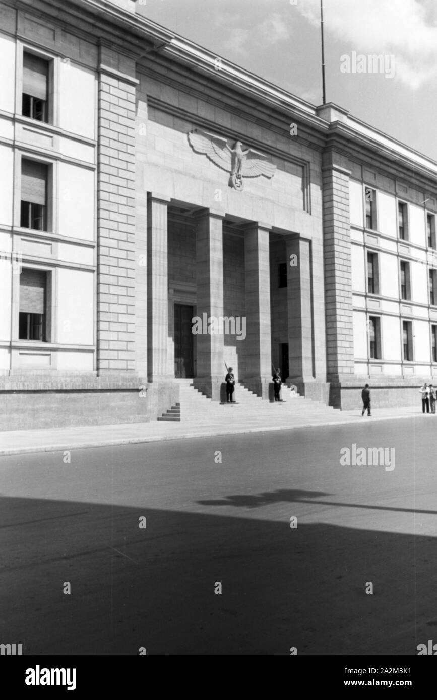 Außenansicht der Reichskanzlei a Berlino, Deutsches Reich 1930er Jahre. Vista esterna della cancelleria imperiale di Berlino in Germania 1930s. Foto Stock