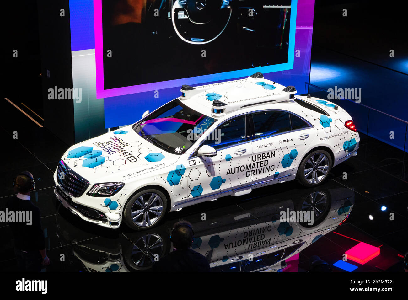 Francoforte, Germania - Sep 10, 2019: Mercedes Benz Urban di azionamento automatico del veicolo di prova ha presentato al salone di Francoforte IAA Motor Show 2019. Foto Stock