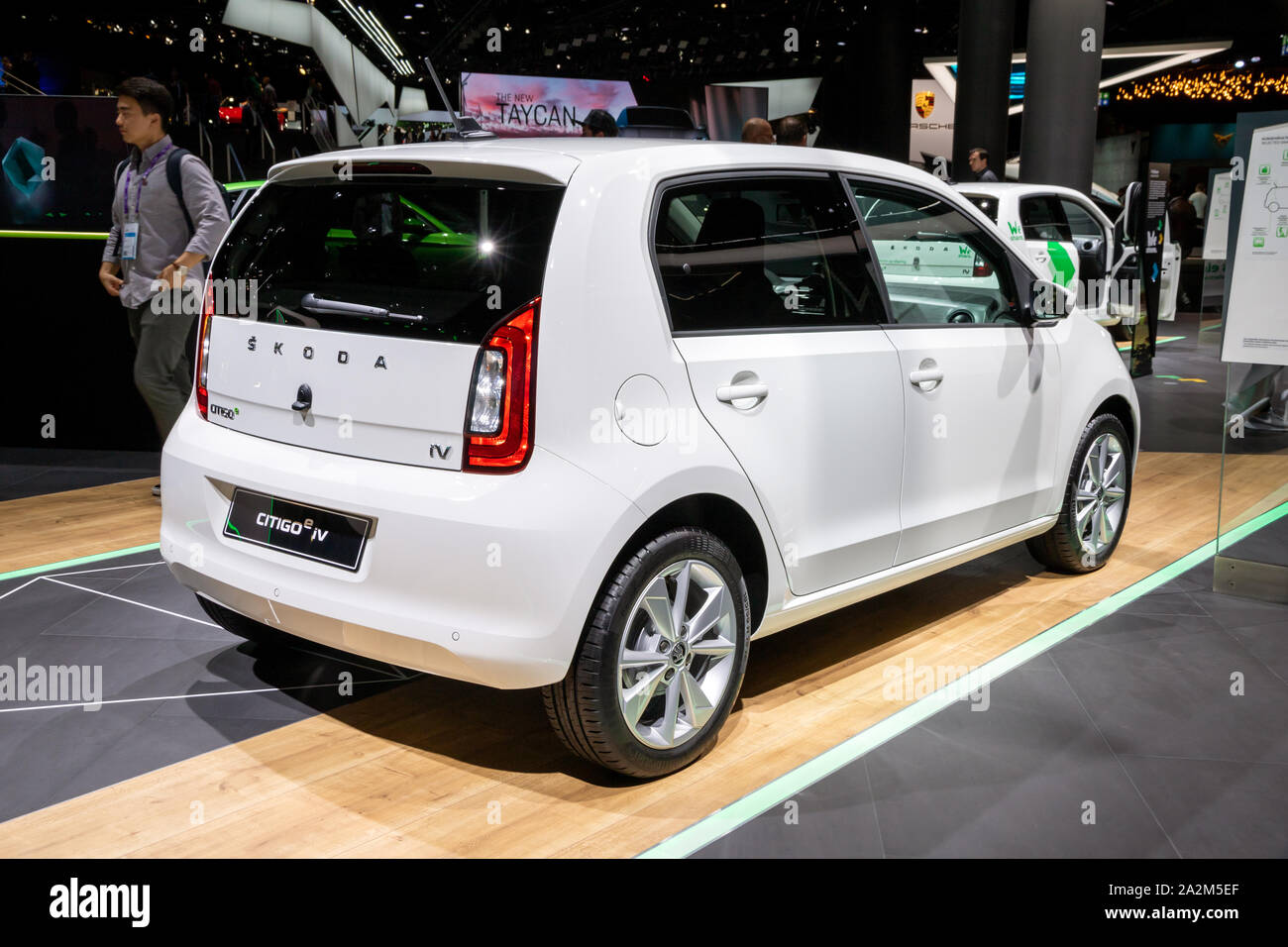 Francoforte, Germania - Sep 10, 2019: nuova Skoda Citigo-e iV electric city car presentata al salone di Francoforte IAA Motor Show 2019. Foto Stock