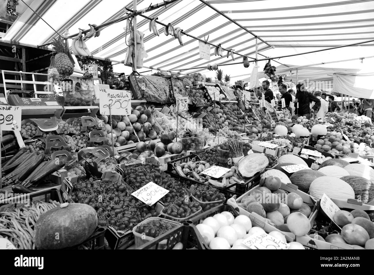 Bianco e nero mercato di frutta Foto Stock