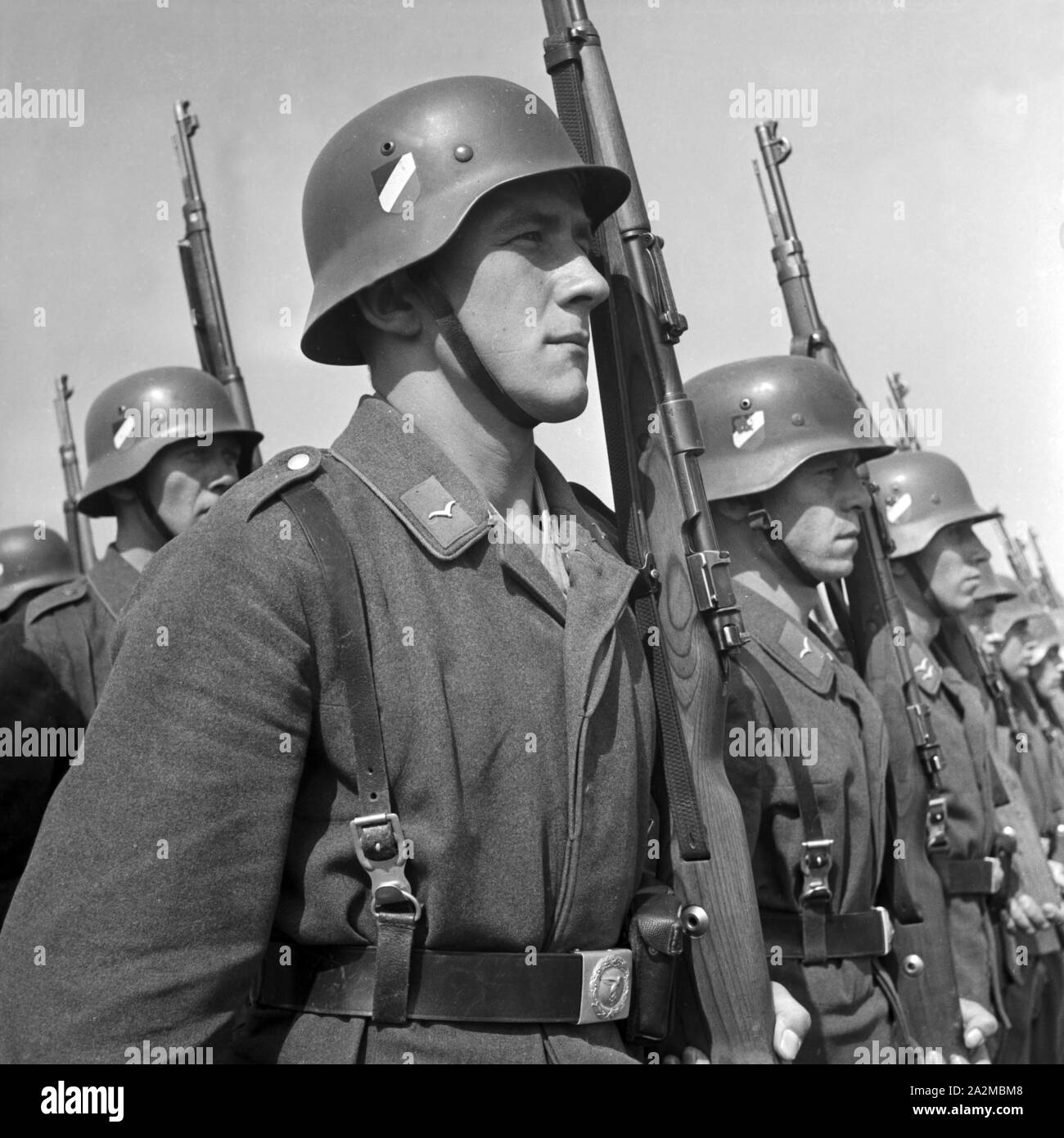 Soldaten eines Luftnachrichtenregiments, Deutschland 1940. I soldati di un segnale corps reggimento Gerrmany 1940. Foto Stock