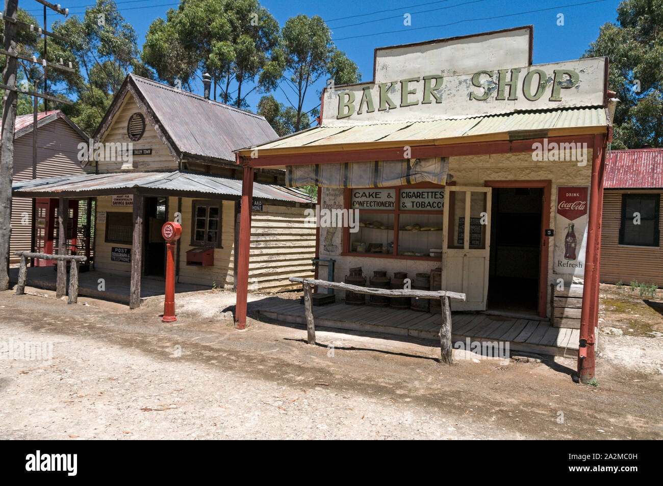 Una panetteria australiana sulla strada principale presso il museo all'aperto nell'Old Tailem Town Pioneer Village, il più grande museo del villaggio dei pionieri dell'Australia nelle vicinanze Foto Stock