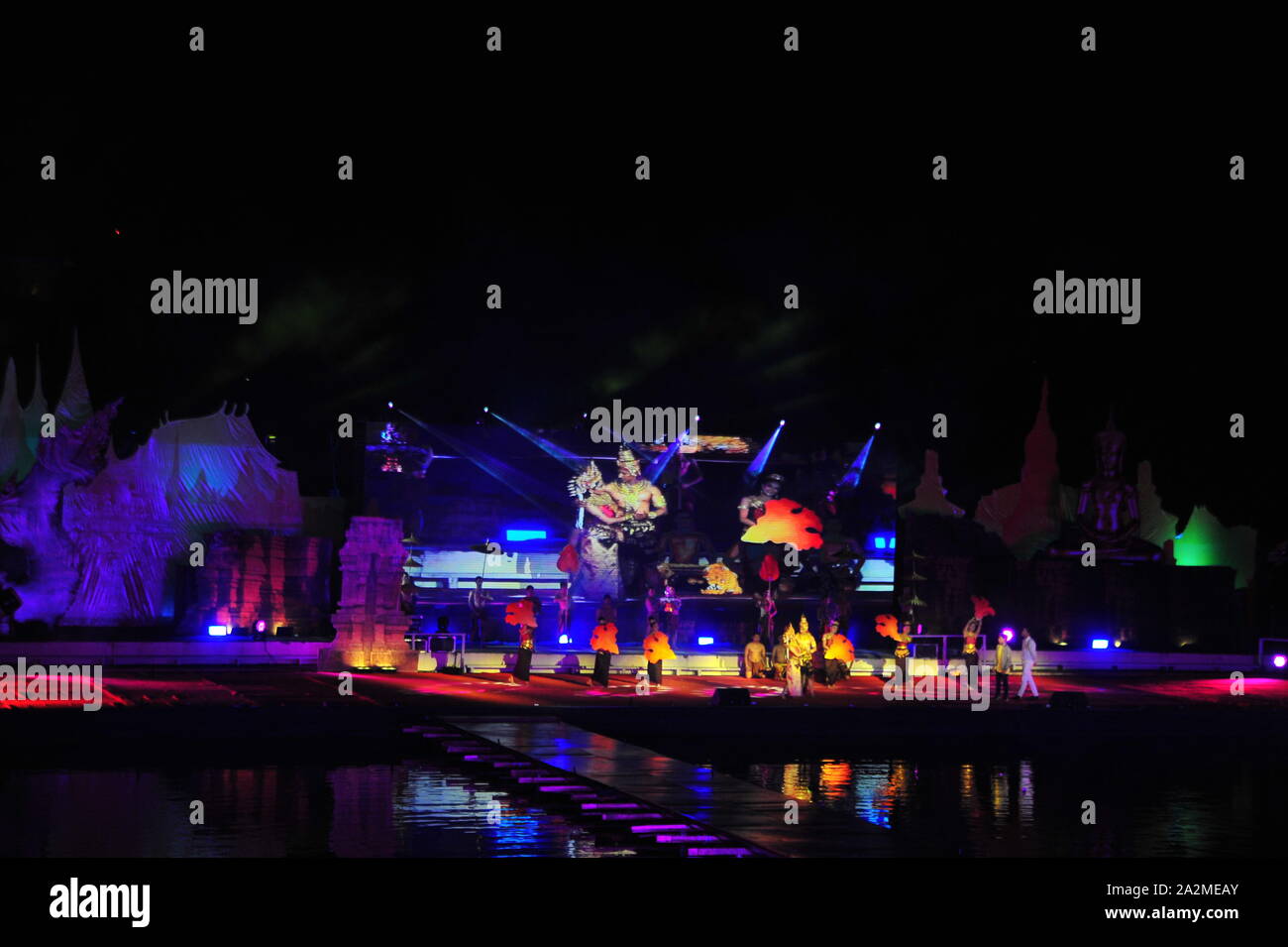 PHETCHABUN, Tailandia - 28 settembre 2019 : il Buddha Thamaracha luce e suono (Pechabura Parco buddista) come parte delle Um Phra Dam cerimonia Nam Fest Foto Stock