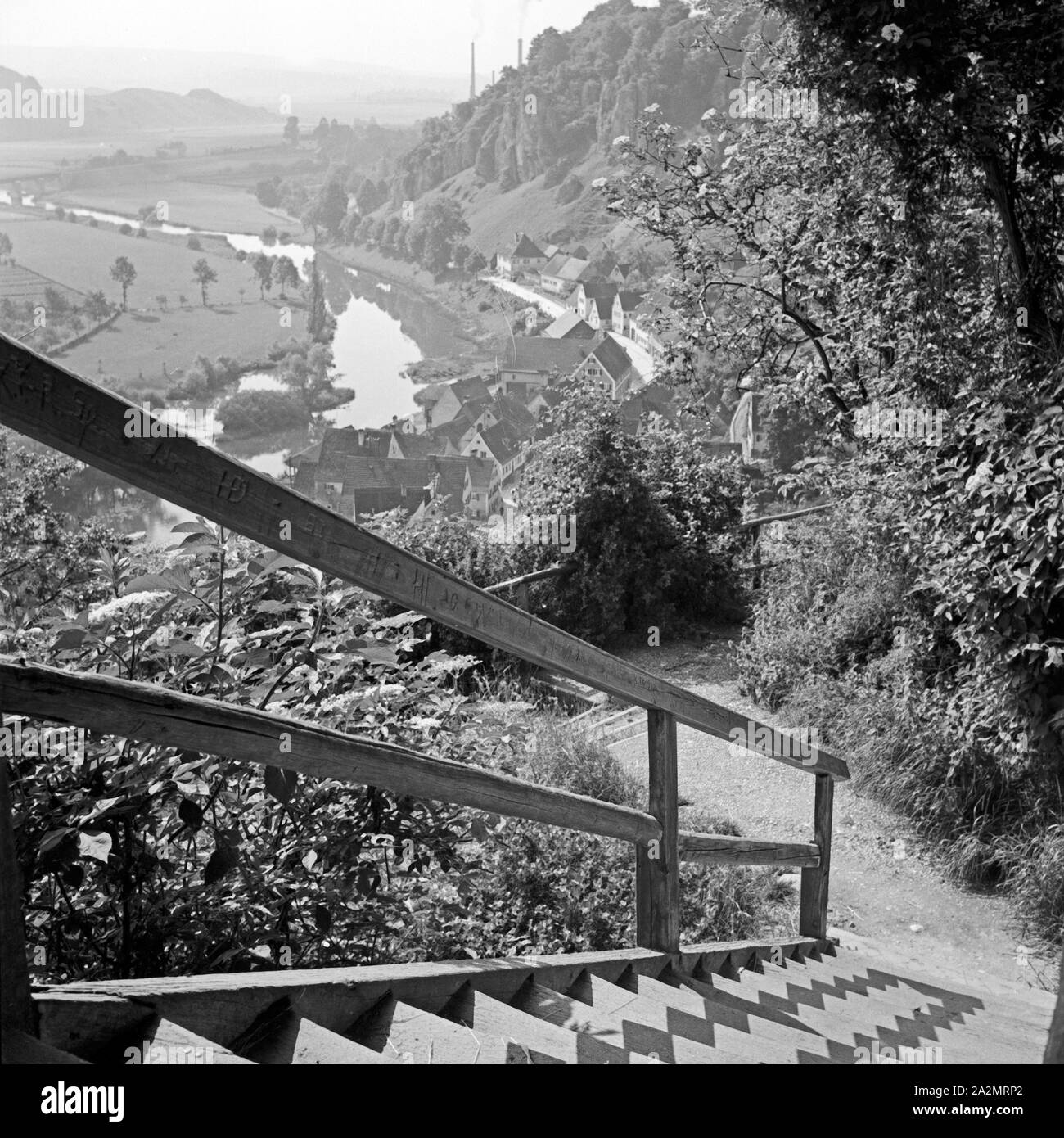 Blick ins Tal Der Wörnitz in Schwaben, Deutschland 1930er Jahre. Vista la valey del fiume Woernitz, Germania 1930s. Foto Stock