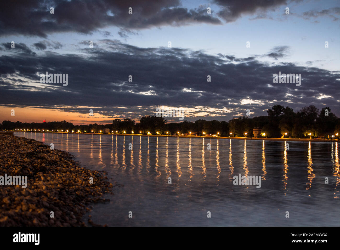 Tramonto sul lago di Belgrado Foto Stock