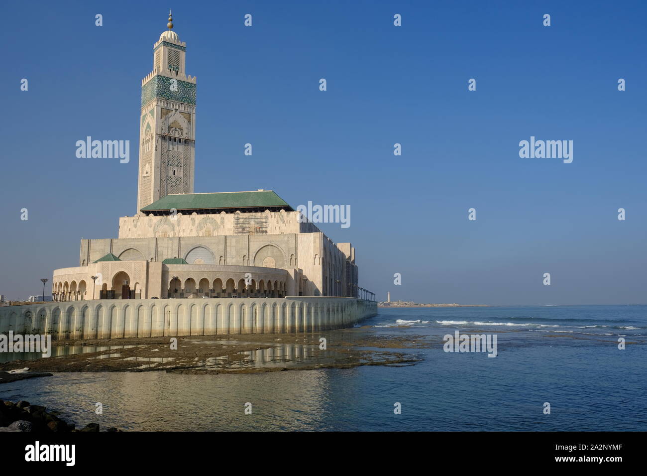 Marocco Casablanca Moschea di Hassan II visualizza oriente waterside Foto Stock