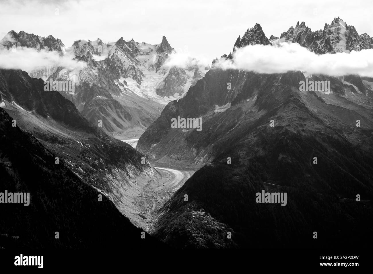 Merde Glace - mare di ghiaccio, Chamonix-Mont-Blanc valle, come visto da di Aiguilles Rouges massiccio, Alta Savoia, Francia Foto Stock