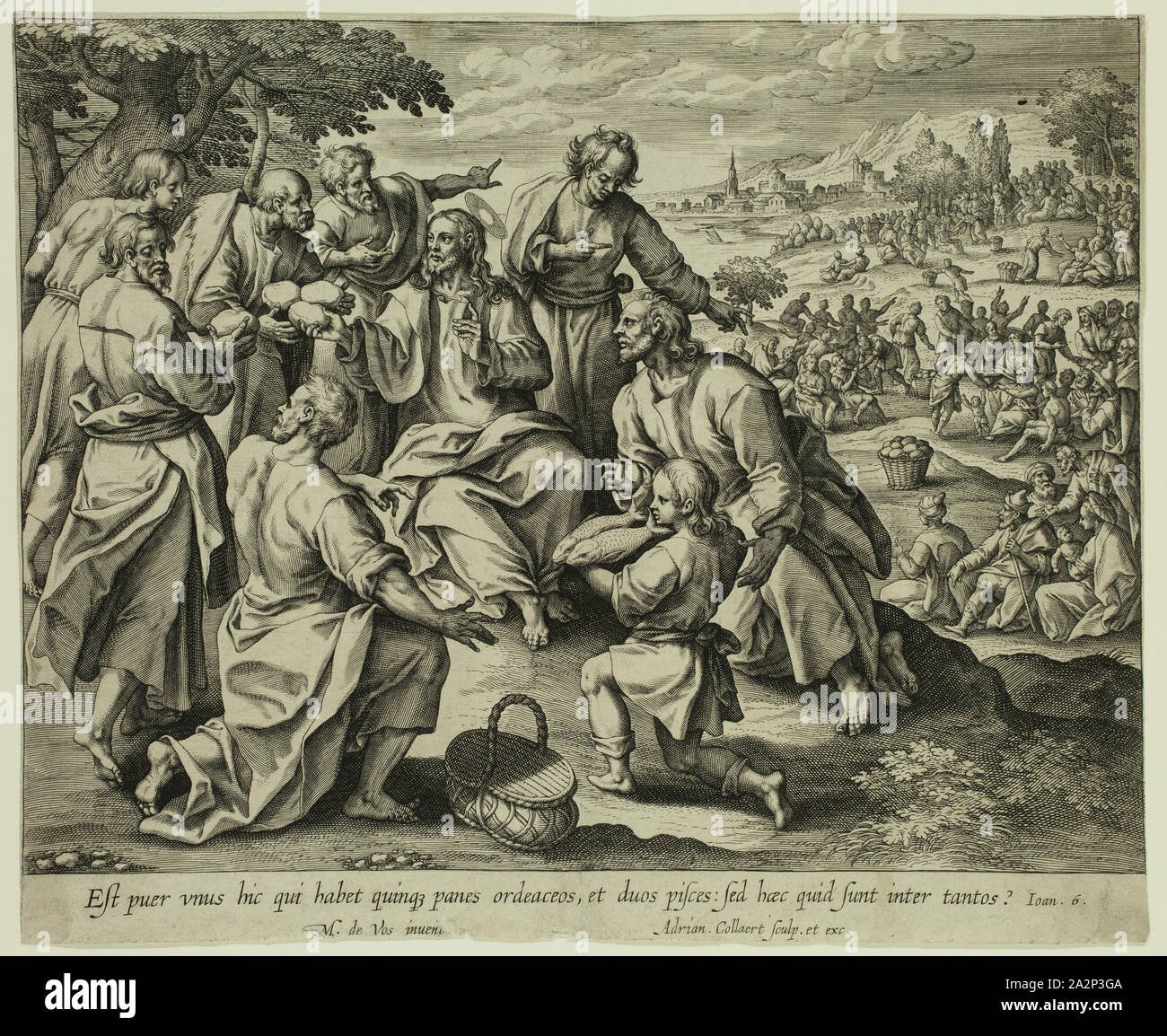 Dopo Marten de Vos, Netherlandish, 1532-1603, il miracolo dei pani e dei pesci, tra 1560 e 1618, incisione stampate con inchiostro nero su carta vergata, Foglio (rifilato entro la piastra mark): 7 × 8 1/2 pollici (17,8 × 21,6 cm Foto Stock