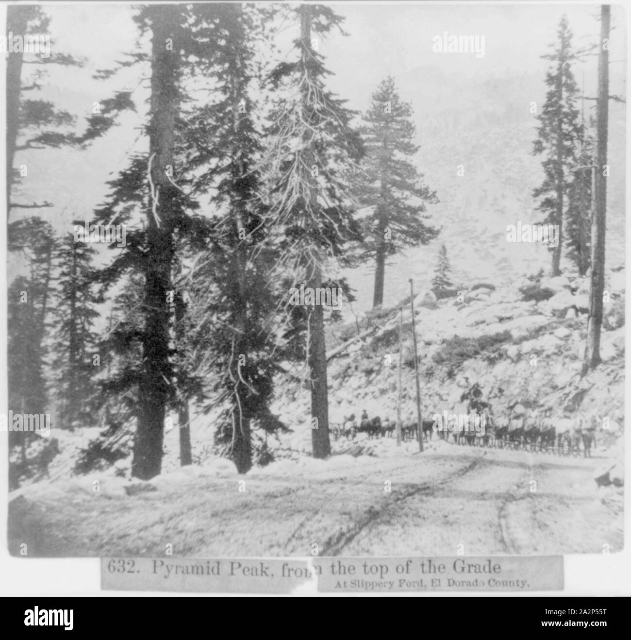 Picco di piramide, dalla parte superiore del grado alla Ford scivolose, El Dorado County - Carro squadre in scena Foto Stock