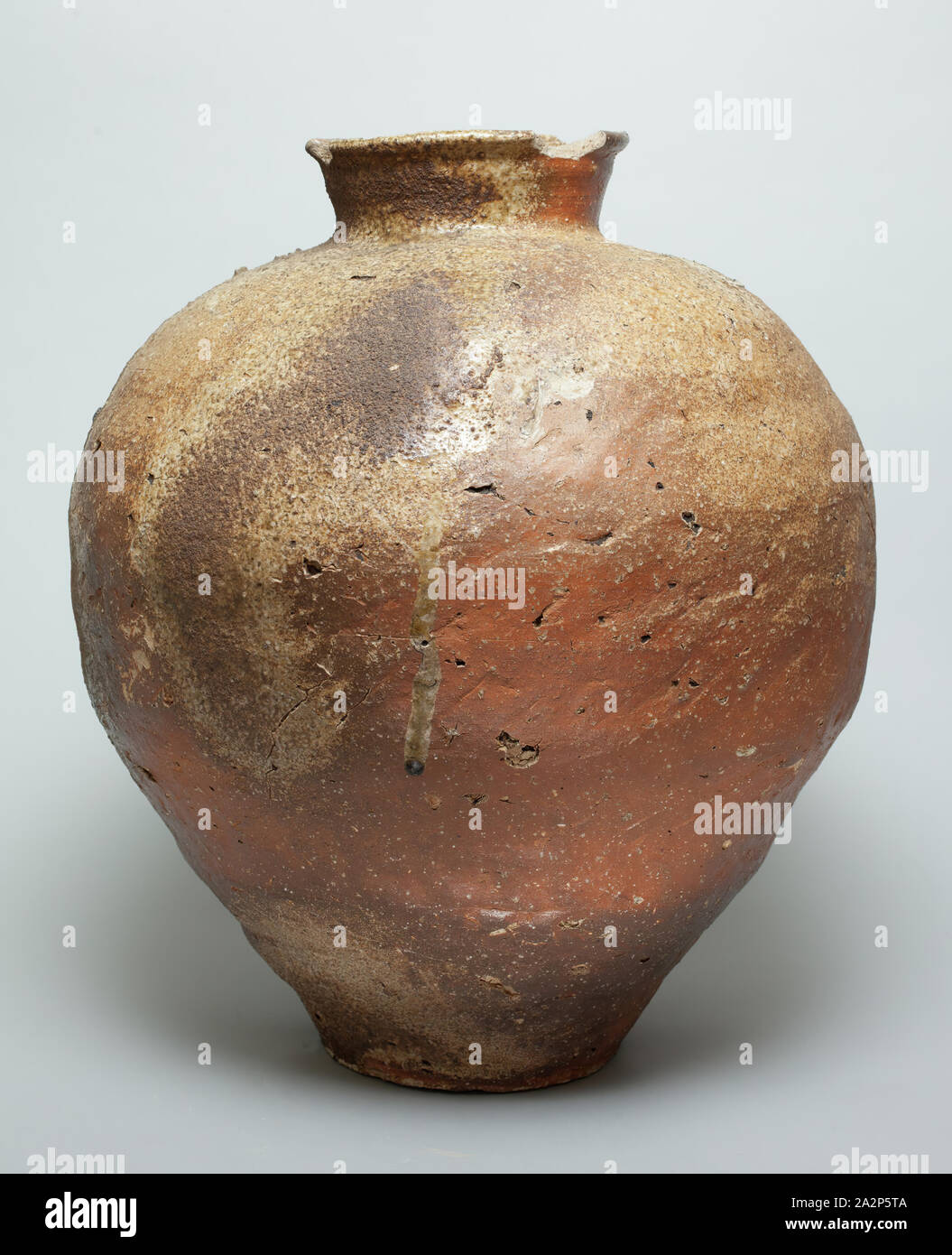 Sconosciuto (giapponese), Storage Jar, xv secolo, alta sparato grès naturale con smalto di cenere, complessivo: 18 cm × 15 cm (47 × 38,1 cm Foto Stock