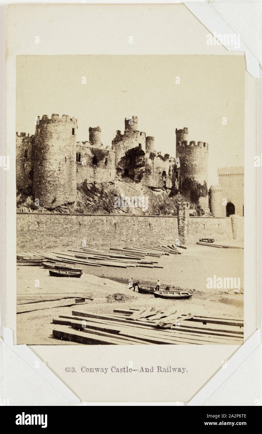 Sir Francis Bedford, Inglese, 1816-1894, Castello di Conway e ferrovia, secolo XIX, albume, stampa immagine: 3 × 2 3/8 pollici (7,6 × 6 cm Foto Stock