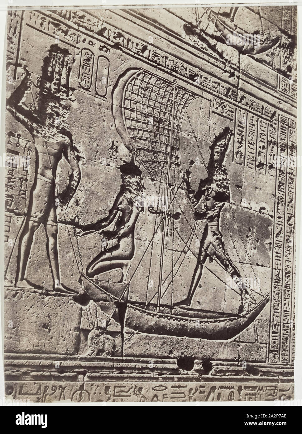 Anonimo artista, bassorilievo in Edfu, Egitto, 1890, albume, stampa foglio: 11 × 7 7/8 pollici (27,9 × 20 cm Foto Stock