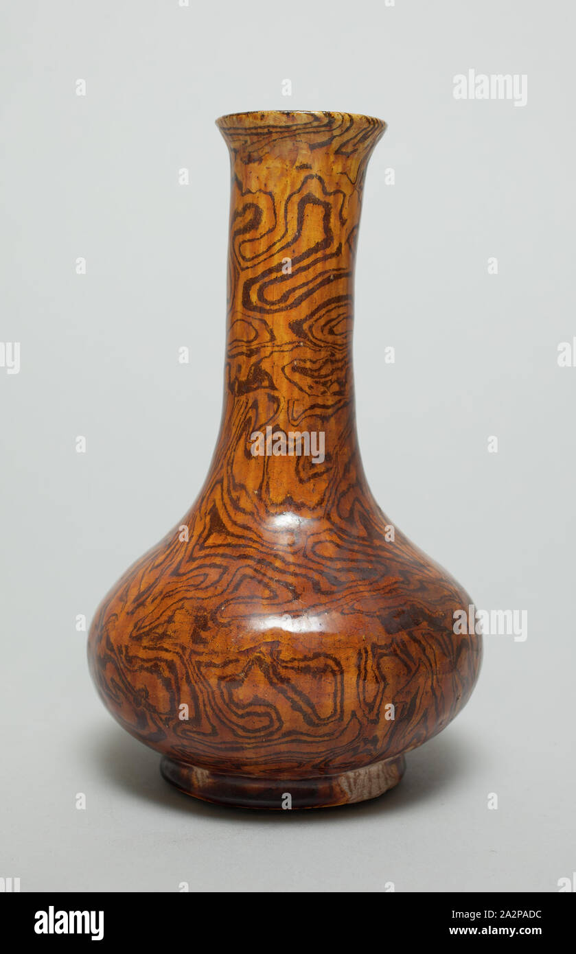 Sconosciuto (cinese), VASE, 618/906, argilla smaltata, 3 1/2 x 6 1/2 in Foto Stock