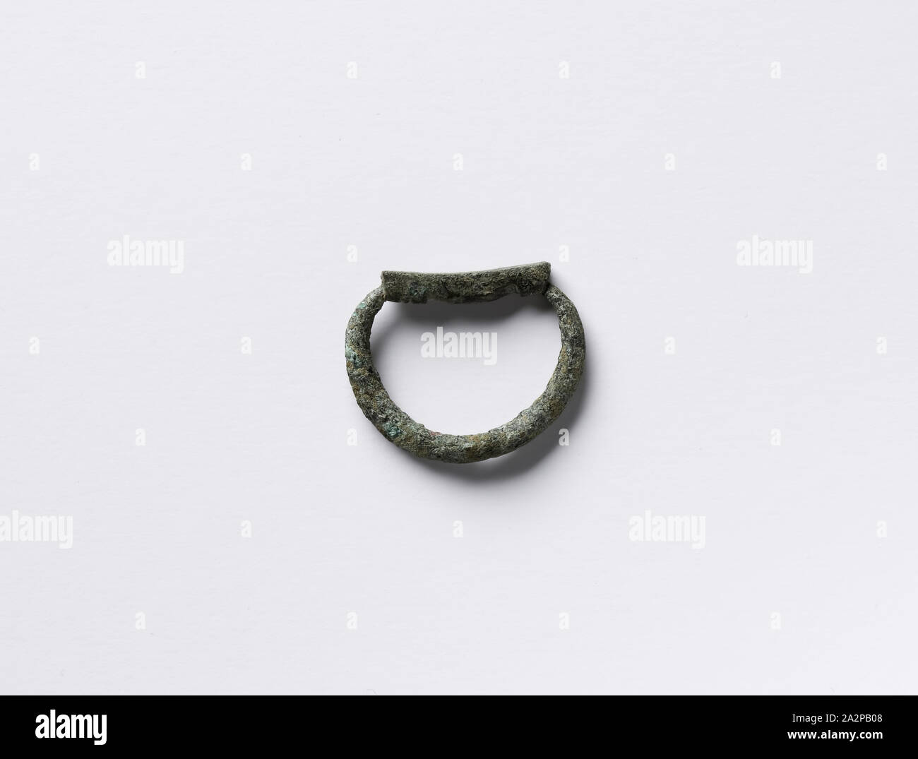 Etrusca, maniglia ad anello, 5th/IV secolo A.C., bronzo, diam. max. 2.6 cm Foto Stock