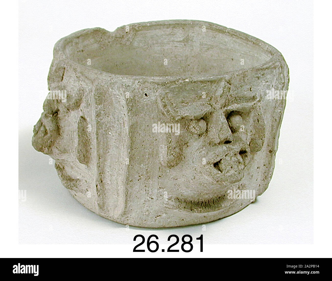 Azteca, precolombiani, ciotola, tra il XII secolo e il XV secolo, argilla, complessivo: 4 1/4 x 8 pollici (10,8 × 20,3 cm Foto Stock