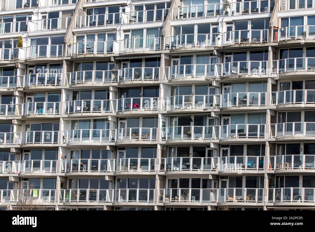 Casa residenziale, apartment house, facciata consiste di balconi, con vetri, Rotterdam, Paesi Bassi Foto Stock