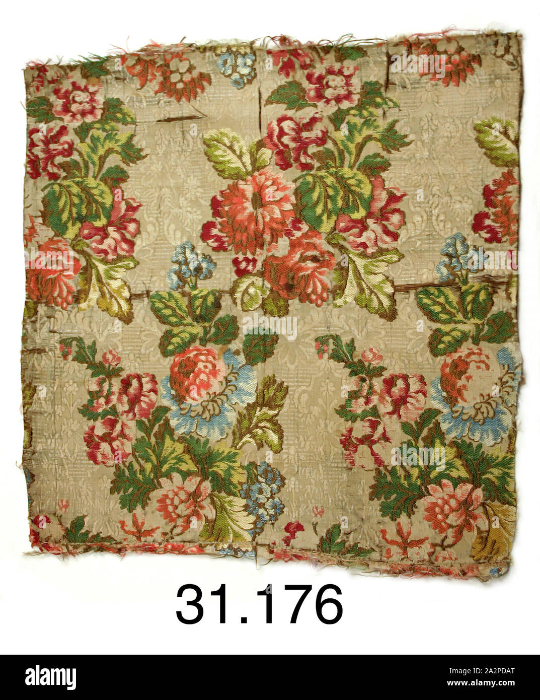 Sconosciuto (spagnolo), Frammento di tessili, XVIII secolo, Brocade, 19 3/4 x 19 3/4 in Foto Stock