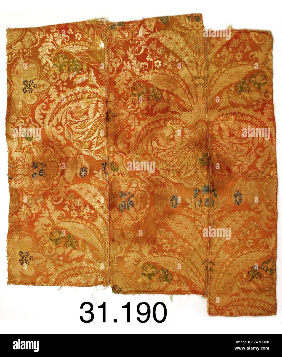 Sconosciuto (spagnolo), Frammento di tessili, XVIII secolo, seta, 23 1/2 x 21 1/2 in Foto Stock