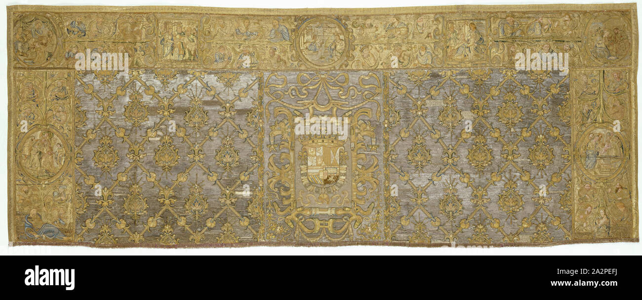 Sconosciuto (spagnolo), Paliotto, c. 1700, ricamo: seta e filo metallico sul lino ad armatura a tela., 42 1/2 x 112 in Foto Stock