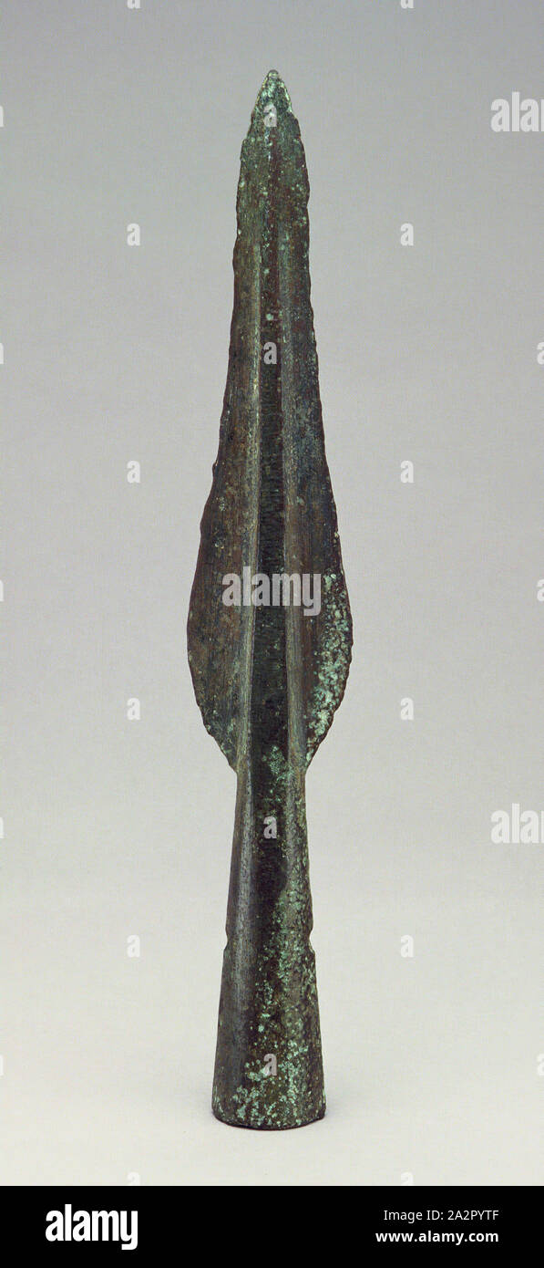 Etrusca, lancia in testa, 8th/VII secolo a.c., bronzo, 11 3/4 x 1 7/8 x 1 1/8 in Foto Stock