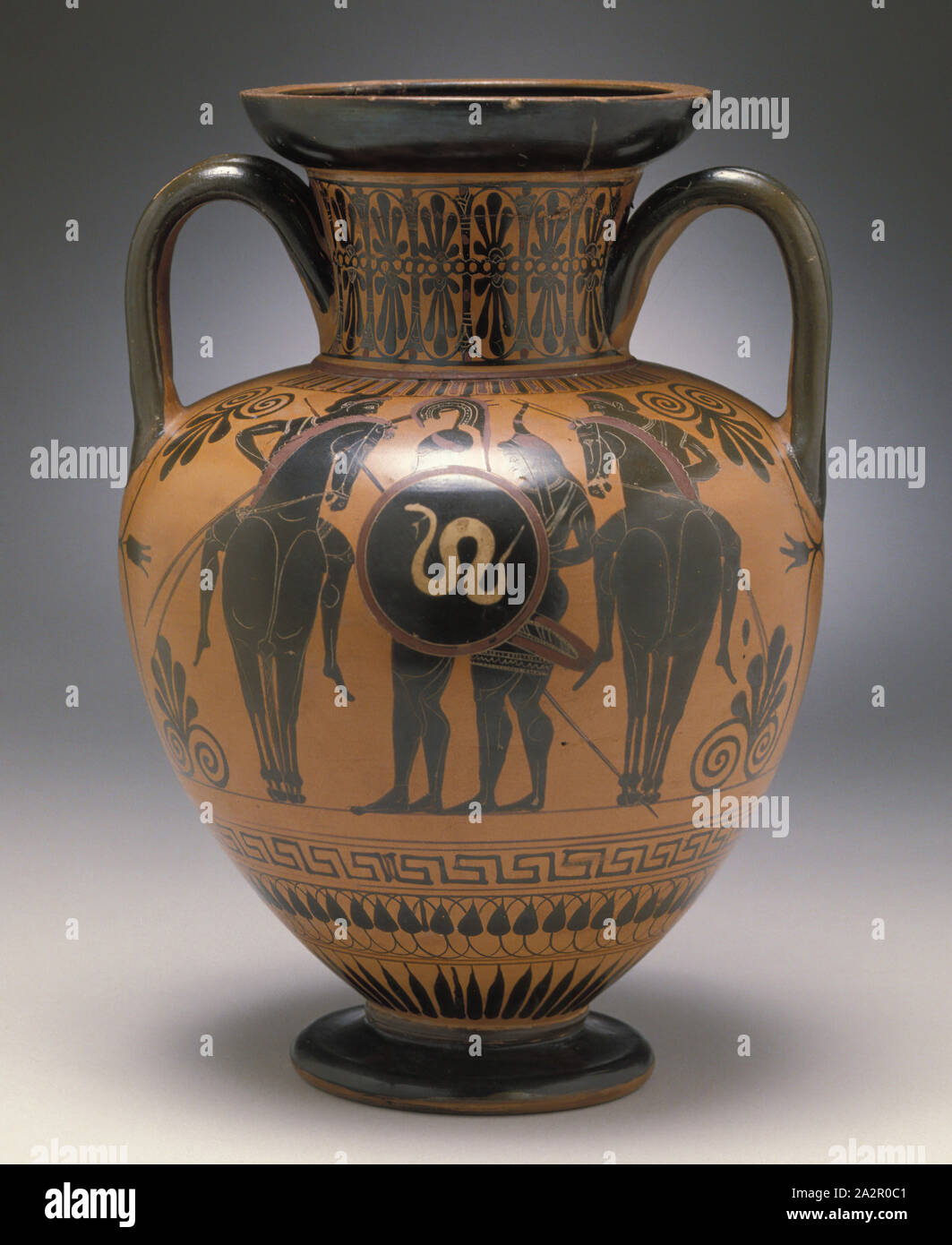 Attribuito al gruppo Eye-Siren, greco, Storage Jar, 520/510 BC, argilla, 14 3/4 x 10 3/8 in. diam. (37,5 x 27,2 cm Foto Stock